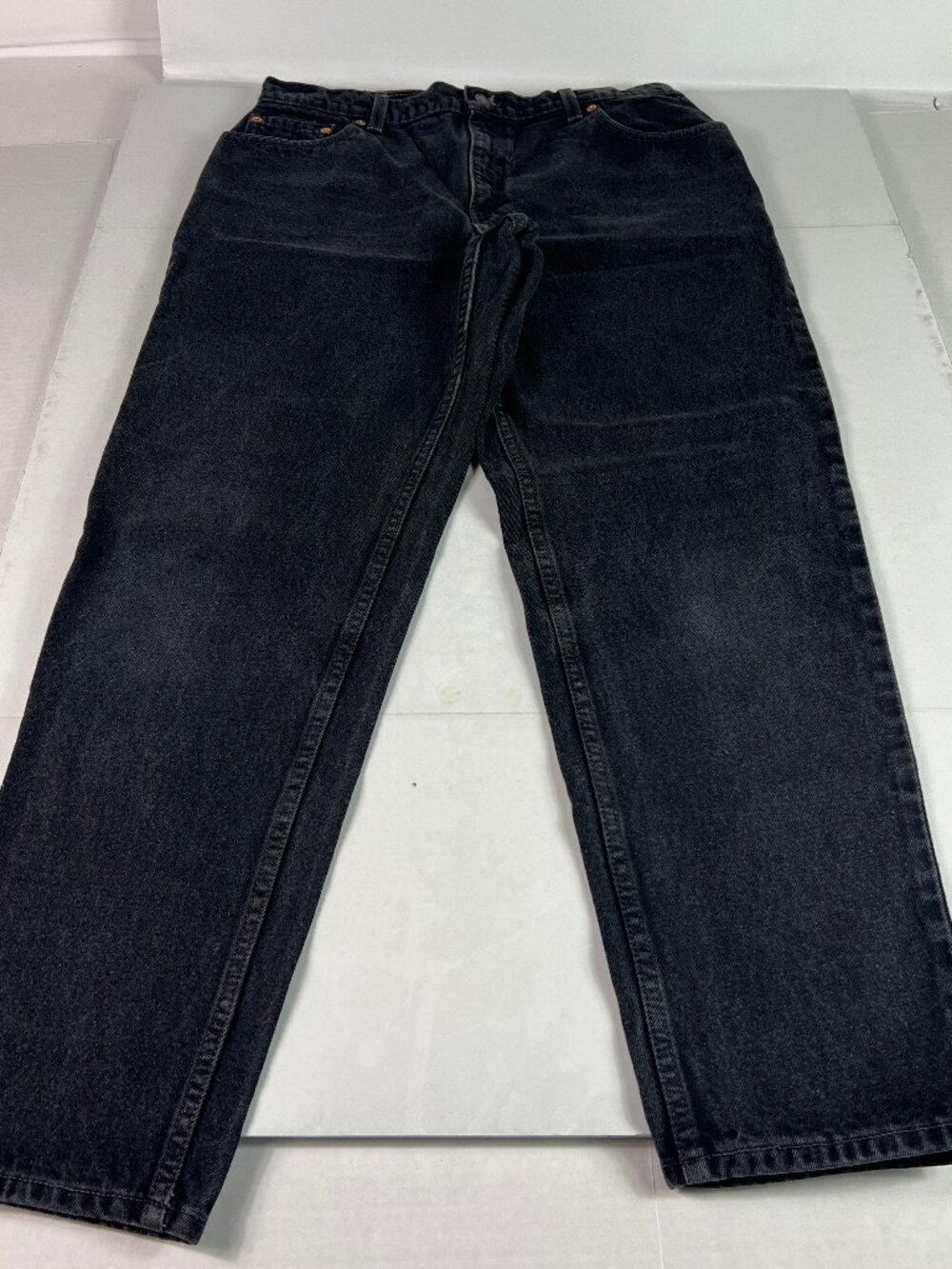 VTG 90s Levi's Jean Women Junior 32x30* 550 Relaxed Tapered Black Denim Tag 15 M